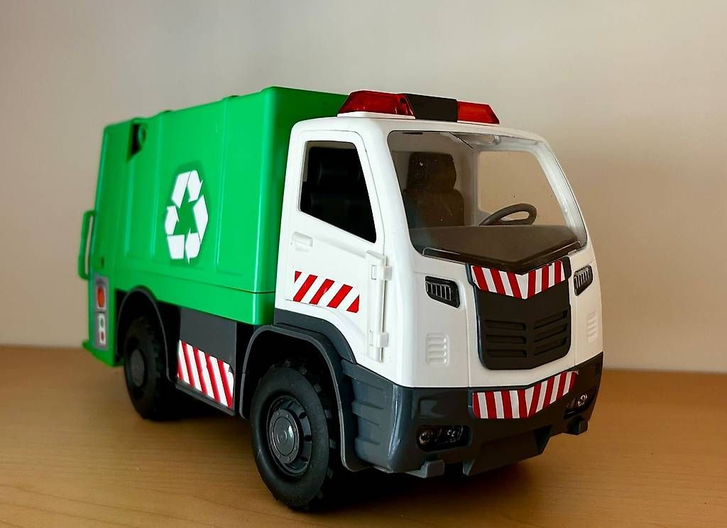 Spielzeuge: Grosser Müllabfuhr LKW – Gebraucht aus Uitikon Waldegg von wohnungvogelsang 2