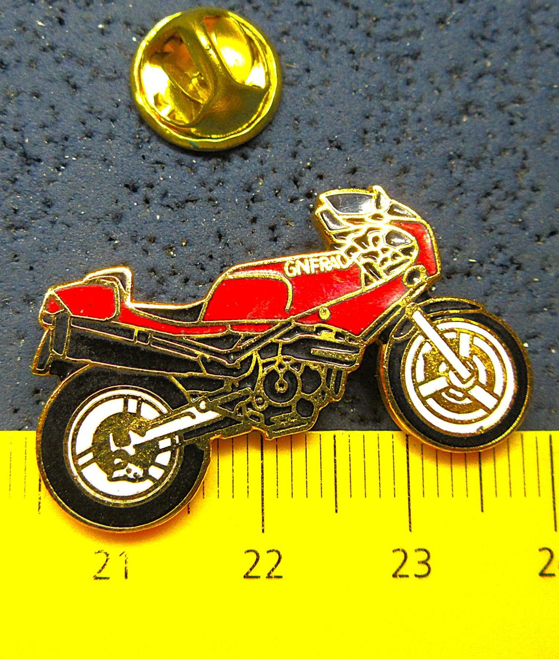 Placchette & Badge: MOTORRAD PIN ENAMEL ROT GOLDIG – Usato da Ettingen venduto da Hausi4711