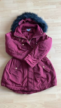 Winterjacke mit Fellkapuze, Grösse 44,bordeauxrot!