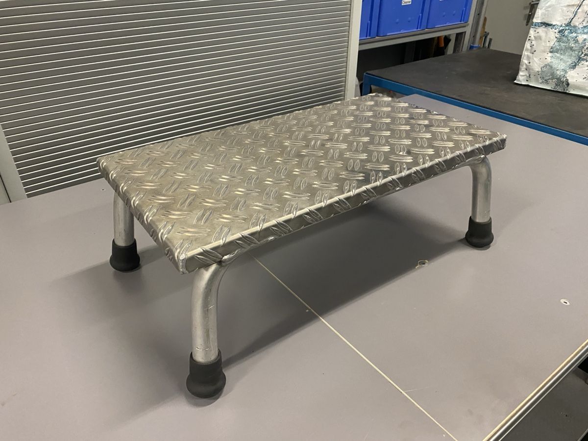Sonstige Dekorationen & Accessoires: Arbeitspodest Tritt ab 1.- – Gebraucht aus Wabern von HK-Design 1