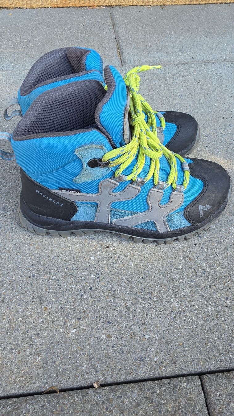 Scarpe da uomo: McKinley Wanderschuhe Kinder blau Grösse 31  – Usato da Fislisbach venduto da sweet26