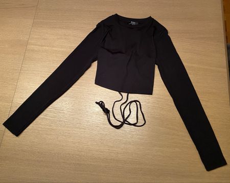 Croptop noir Bershka à lacets dans le dos - taille S