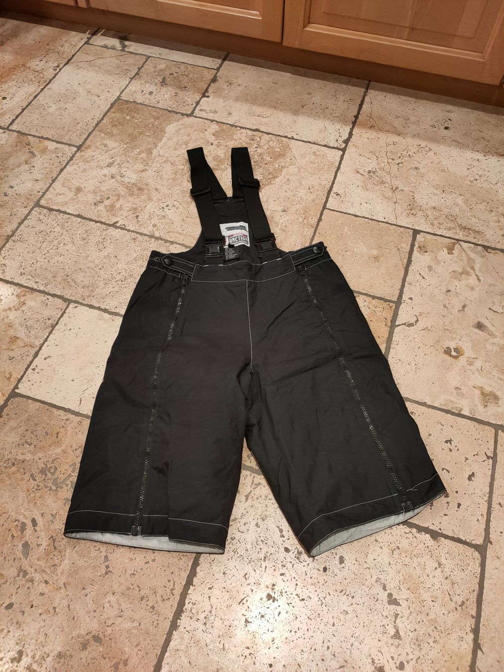 Pantalons: Renn-Überhose 164 – D'occasion à Les Moulins par alicia017