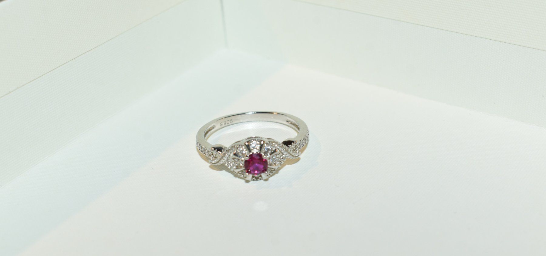 Anelli: Silber Ring mit Rubin, Gr. 7, Neu – Nuovo e nell'imballaggio originale da Laufen venduto da flowerfan 1
