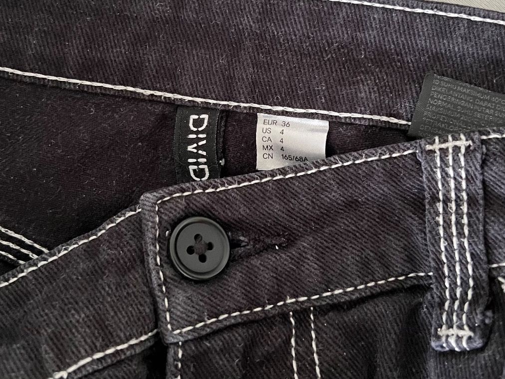 H&M Pantaloni: Cargohose schwarze Jeans Divided H&M 36 S – Usato da Stäfa venduto da Schatztruhe05 2
