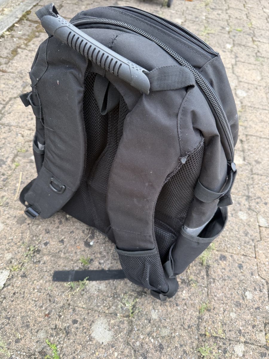 Rucksäcke: Werkzeugrucksack schwarz gebrauchter Zustand – Gebraucht aus Steffisburg von NeriElektro 4