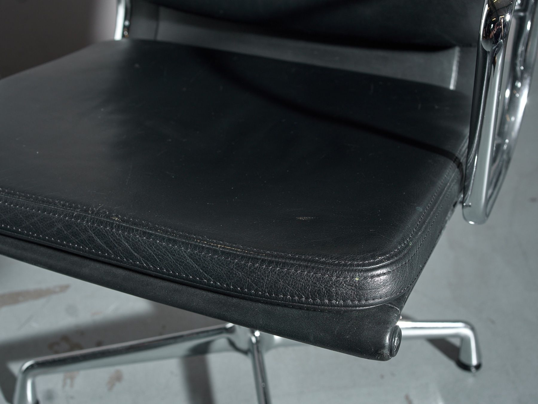 Eames Sedie: Vitra Soft Pad Char EA208, Leder – Usato da Liebefeld venduto da Orvin2534 2