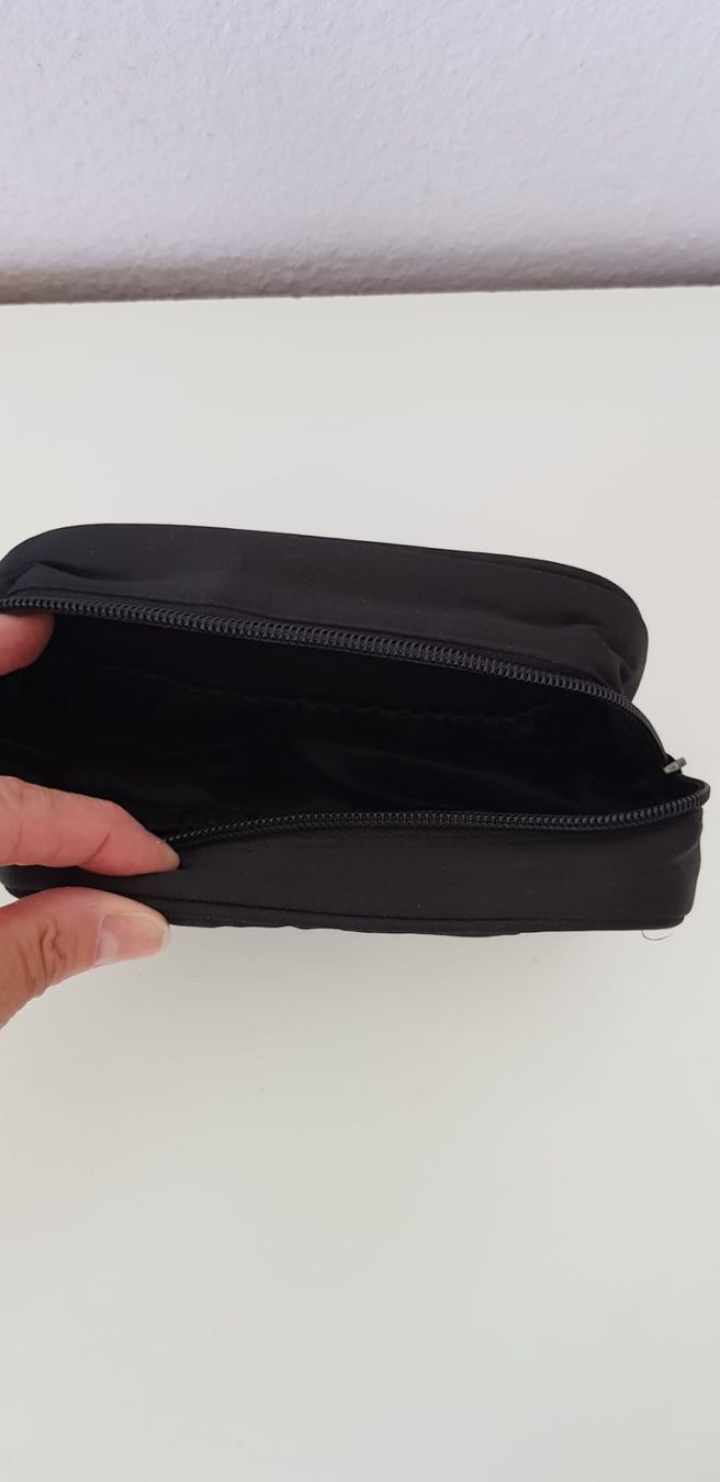 Sonstiges zum Basteln & Handarbeiten: Trousse Armani en nylon noire – Neu (gemäss Beschreibung) aus Versoix von aline_b 4