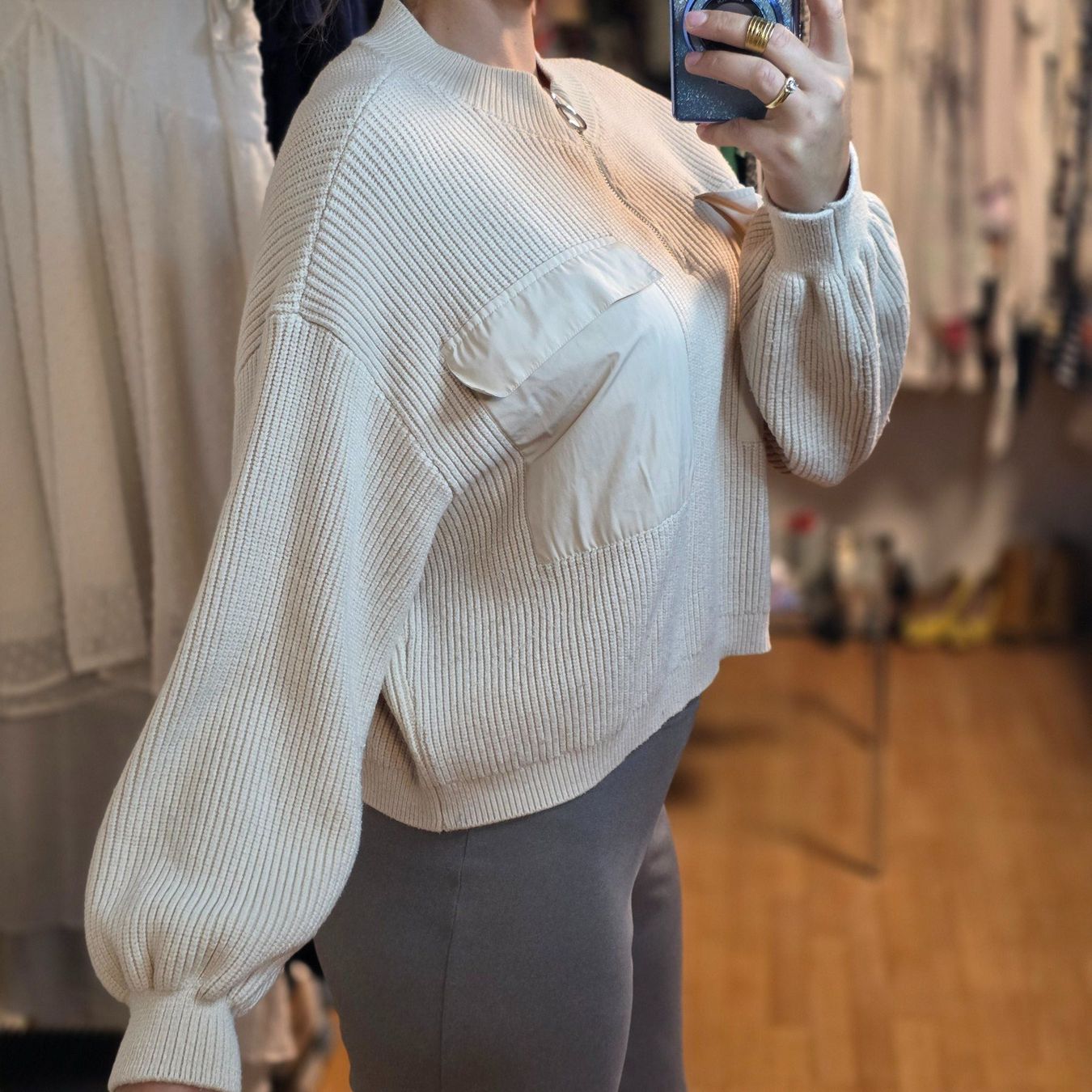 Pulls & Sweat-shirts: Oversize Pullover Creme mit Reißverschluss M/L – D'occasion à Wald ZH par CapLux 1