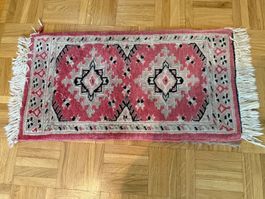Kleiner Orientteppich rot