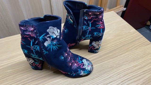 Promod Scarpe da donna: Bottines avec foulard accordé – Nuovo (secondo la descrizione) da Crans VD venduto da vra_262m