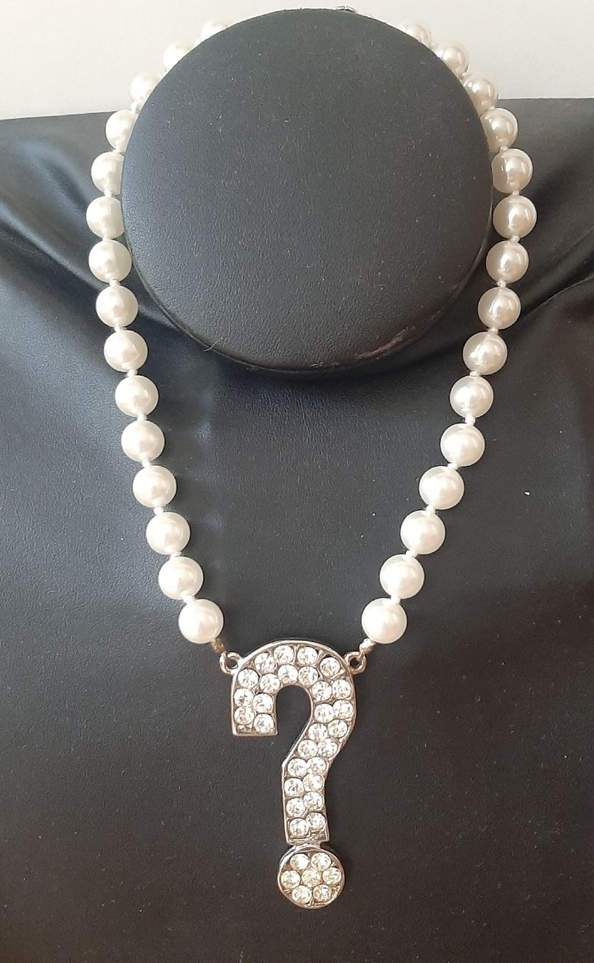 Moschino Catenine: Emblématique collier Moschino – Usato da Chêne-Bourg venduto da chsandra34 1