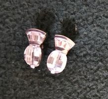 1Paire de boucles d'oreilles en  argent. Poinçon et cristaux