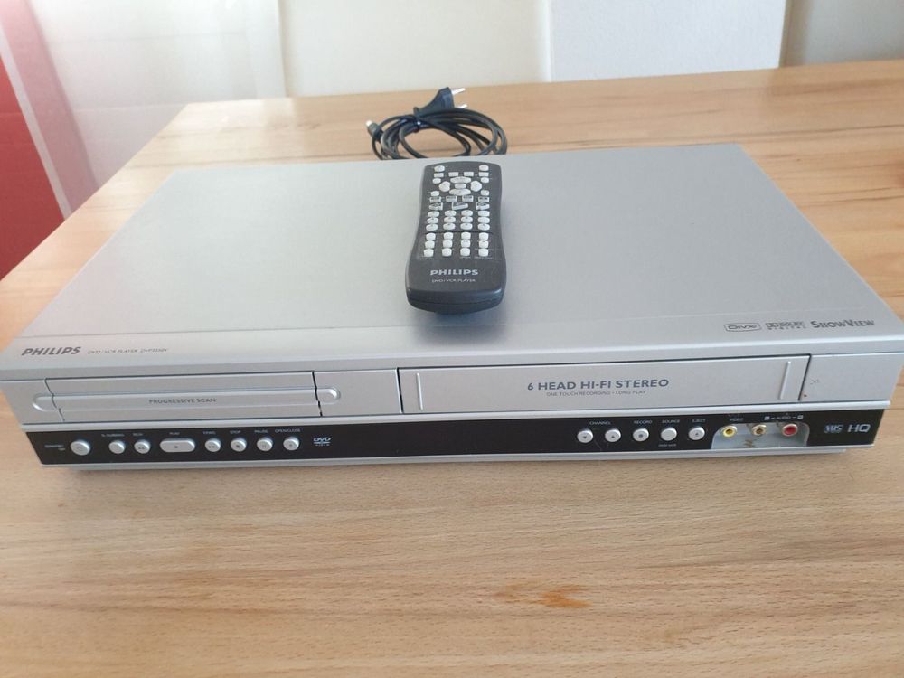 Philips VHS/ CD Video Player (Gebraucht) in Studen BE für CHF 37 – mit ...