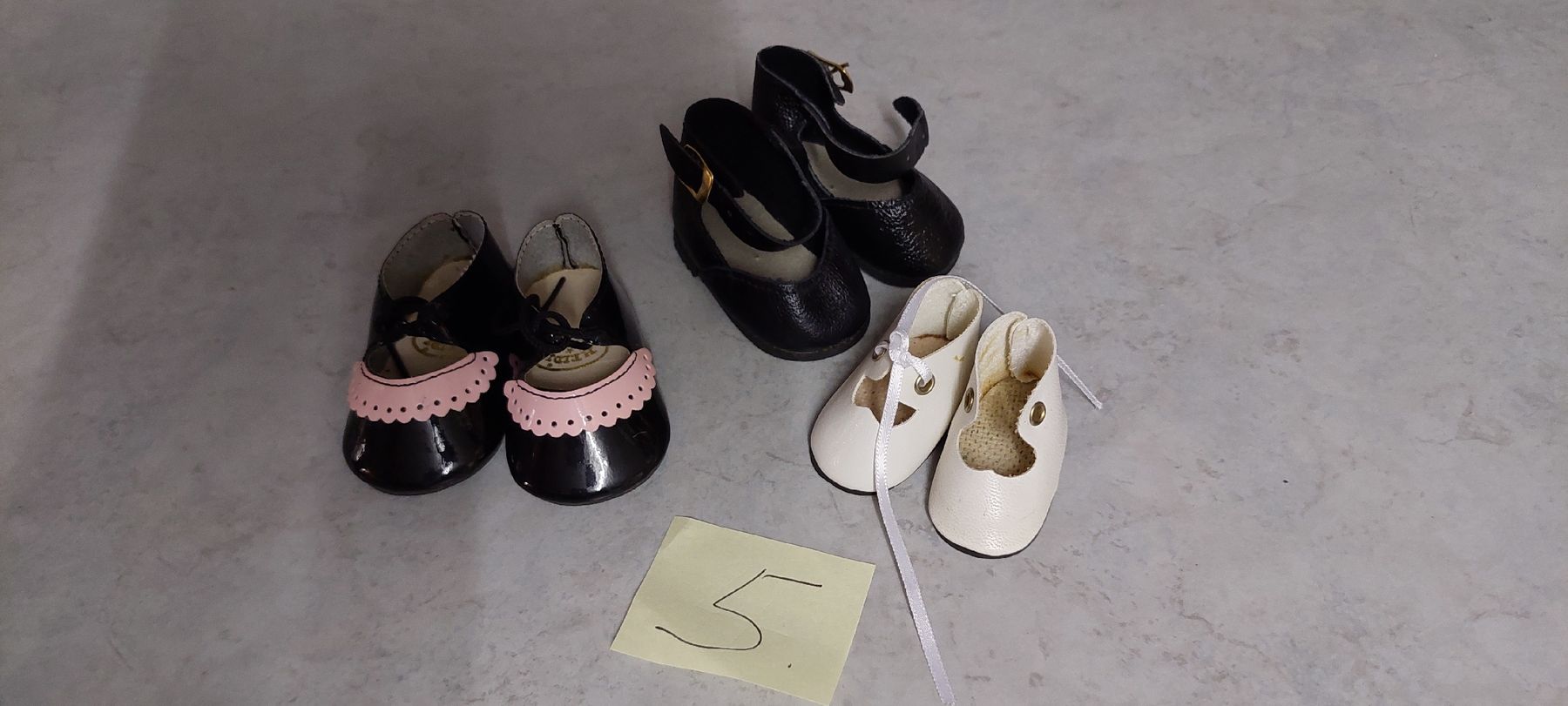 Puppen: Puppenschuhe – Gebraucht aus Muri AG von nindo1