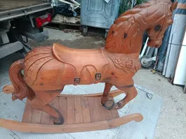 Cheval en bois massif ancien a bascule