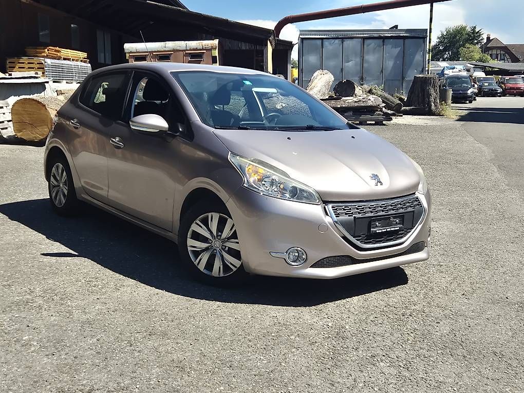 Automobili: Peugeot 208 Benzin Schalter 2013 – Usato da Schwadernau venduto da MS90s