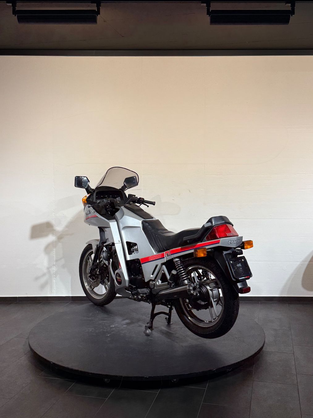 Yamaha Strada: Yamaha XJ 650 Turbo – Usato da Zell LU venduto da .VR46. 7