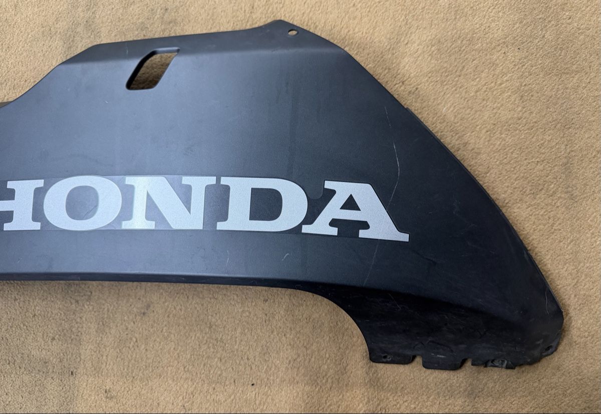 Honda Tutti i ricambio per moto: Verschalung rechts CBR600RR PC37 64451-MEEA – Usato da Naters venduto da Kev1998 1