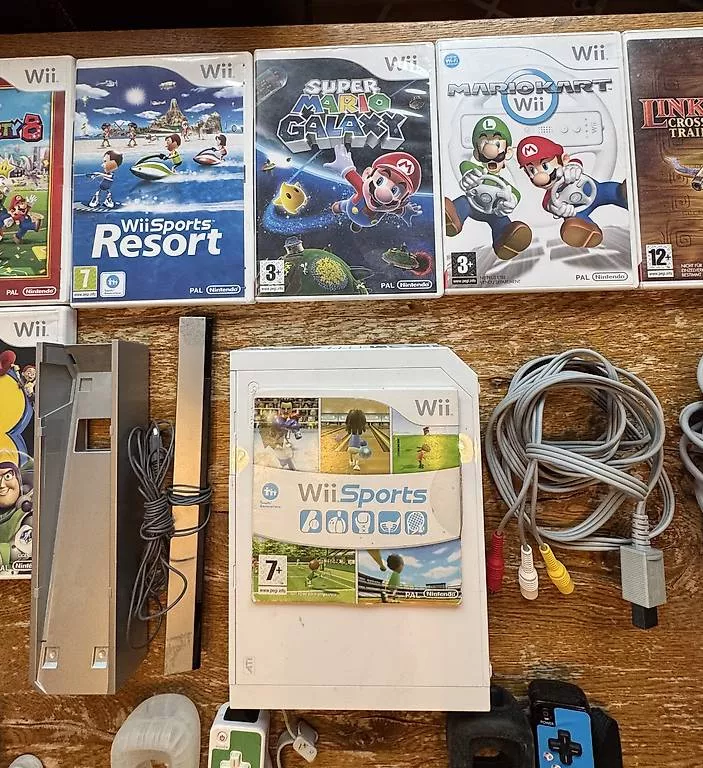 Nintendo Konsolen: Nintendo Wii Set defekt – 15 Spiele, 4 Controller – Gebraucht aus Hinwil von OctoGeek 3