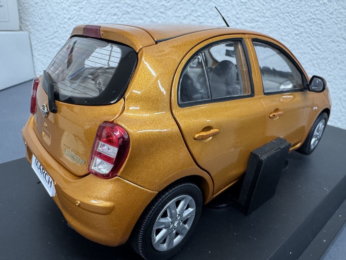 Nissan Modellini d'auto: Nissan Micra 2010 1:18 – Usato da Luzern venduto da aa43modelcars-Luzern 3