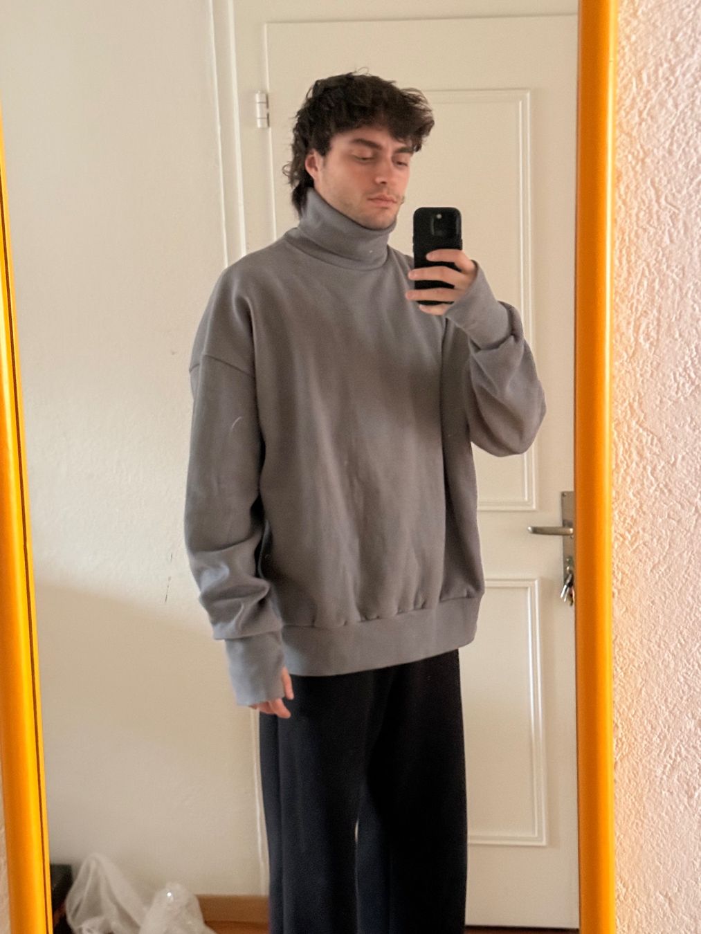 Pullover & Sweatshirts: Oversize Comfy Rollkragen Pullover – Gebraucht aus Zürich von Basilou98 1