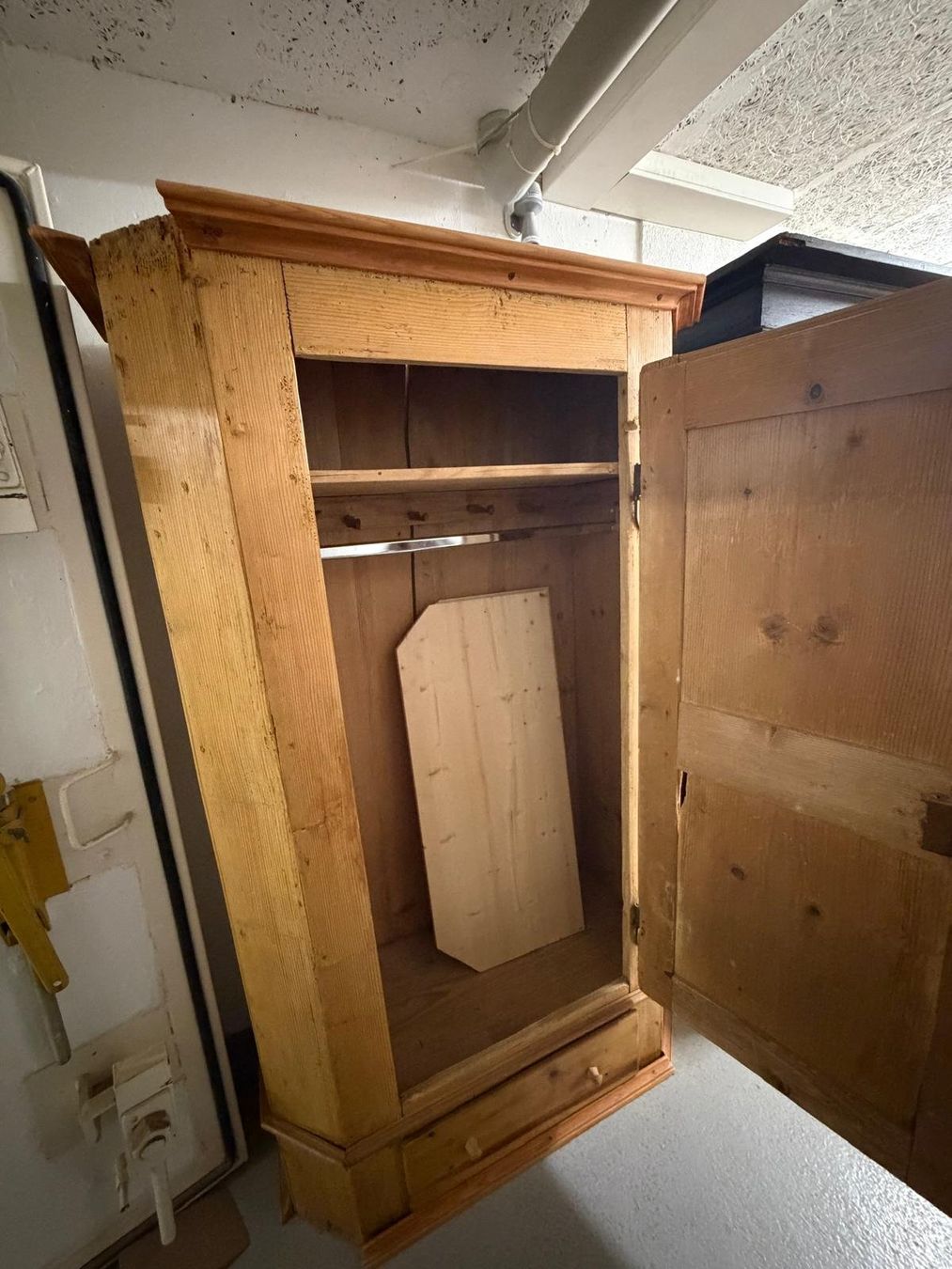 Armoires: Alter Holzschrank – D'occasion à Stäfa par lau_y5dc 1
