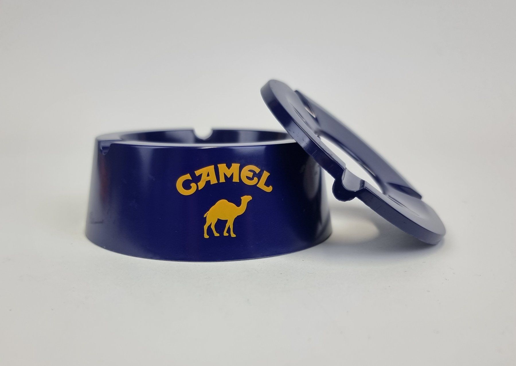 Camel Portacenere: Aschenbecher Camel – Usato da Urtenen-Schönbühl venduto da Restwert_Schoenbuehl 2