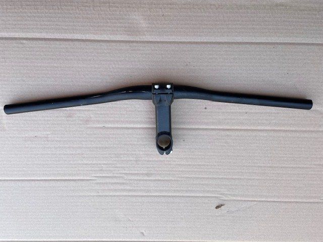 Pièces détachées: guidon vélo noir – D'occasion à Ursy par DK8 2