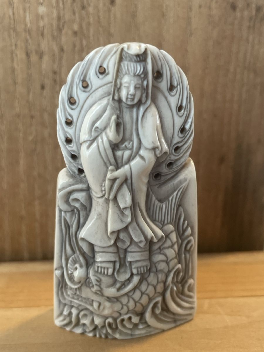 Figuren: Figur, schöne Relief Schnitzerei einer Gottheit – Gebraucht aus Embrach von Gauvain1