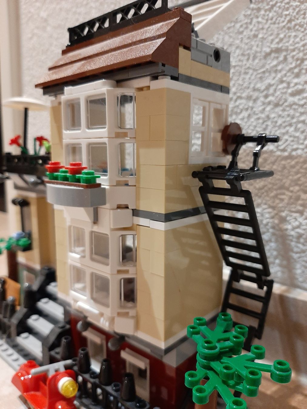 Lego Jouets: Lego Creator 31065 Stadthaus an der Parkstrasse – D'occasion à Laufen par Julie231004 3