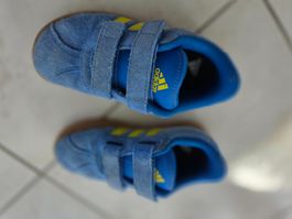 Adidas Turnschuhe Grösse 27