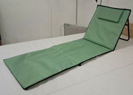 Neuwertige Strandmatte Klappbar Liege grün Grösse 170x55 cm.