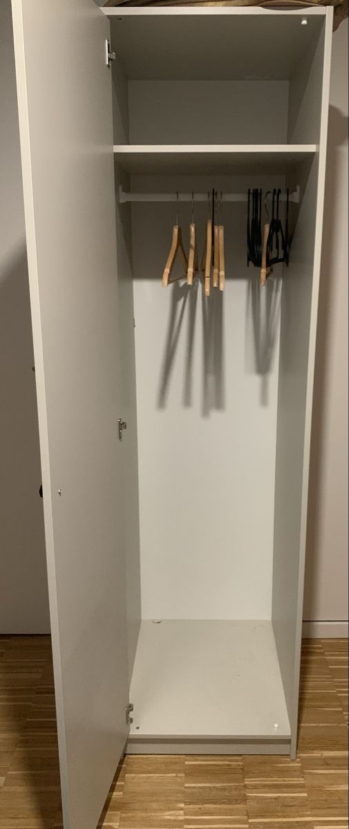 Ikea Armadi: Ikea Kleiderschrank – Usato da Zürich venduto da jes_jw7s 2