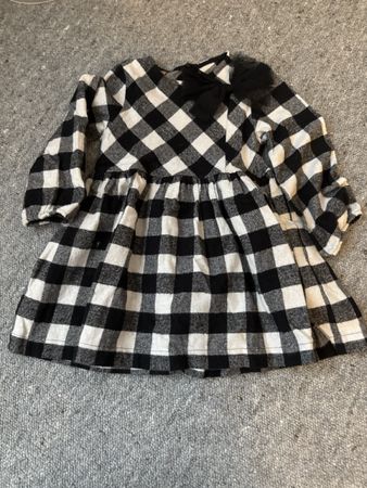 Robe hiver carreaux noir et blanc, taille 12 mois.🎀❄️ 51