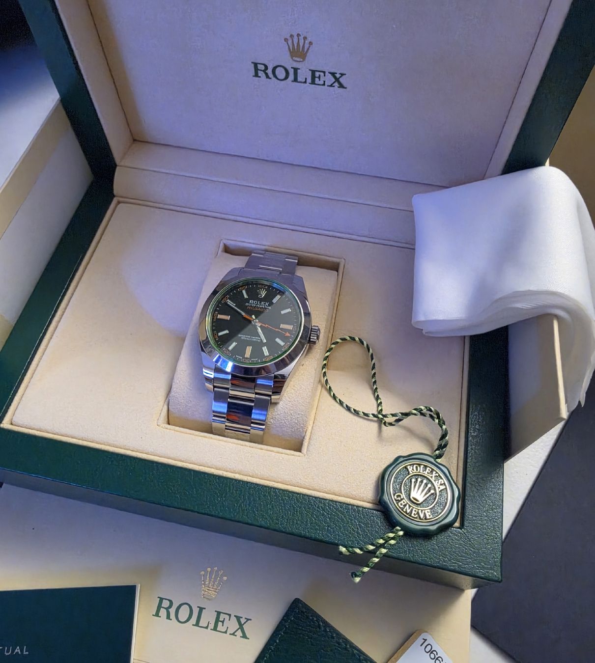 Rolex Montres: Neue ungetragene Rolex Milgauss.Full-set – Neuf avec emballage d'origine à Fislisbach par Eye-Arts