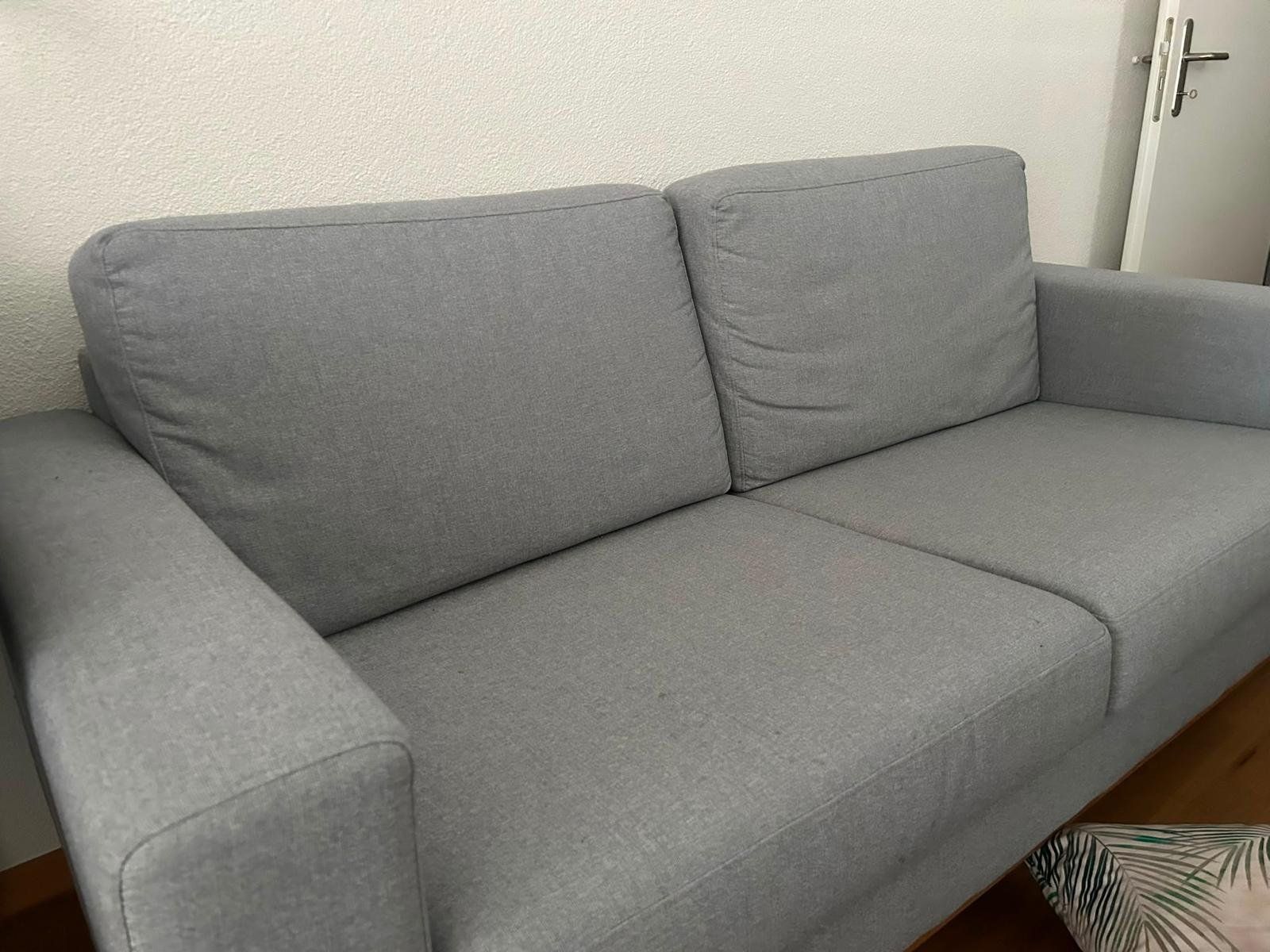 Sofas: Sofa 2-Sitzer hellgrau guter Zustand 180cm – D'occasion à Ins par aschi333 1