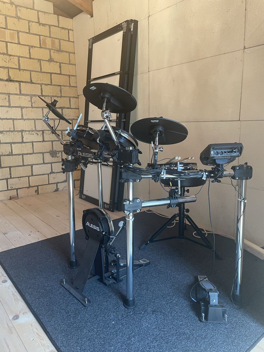 Alesis Strumenti musicali: Alesis Surge E-Drum Set mit Modul und Stöcken – Usato da Root venduto da luc_6ygq 3