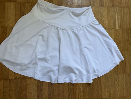 Weisser Tennis Mini Hosenrock, Gr. S, ideal für den Sommer!