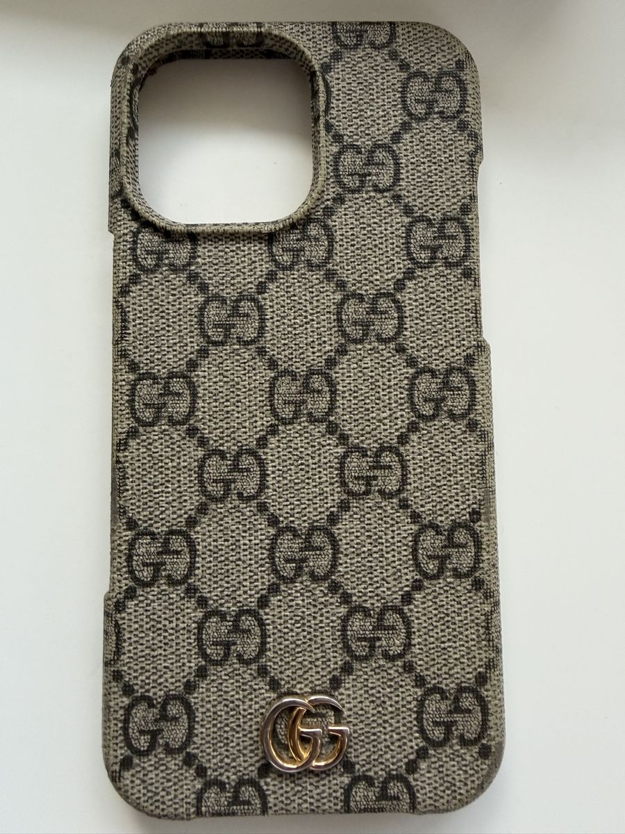 Gucci Coques & Protection écran: Gucci Handyhülle Iphone 16 pro Max – D'occasion à Hünenberg See par Eleonora0 1