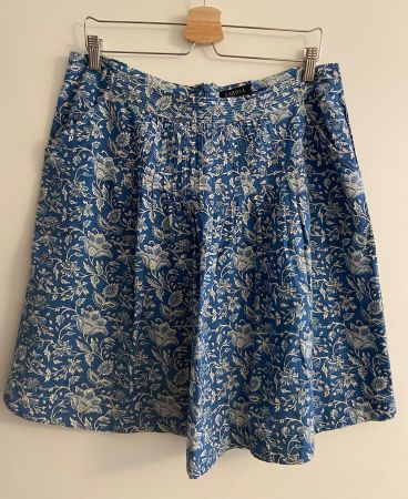 CAROLL Jupe bleue à fleurs t.42 portée 1x