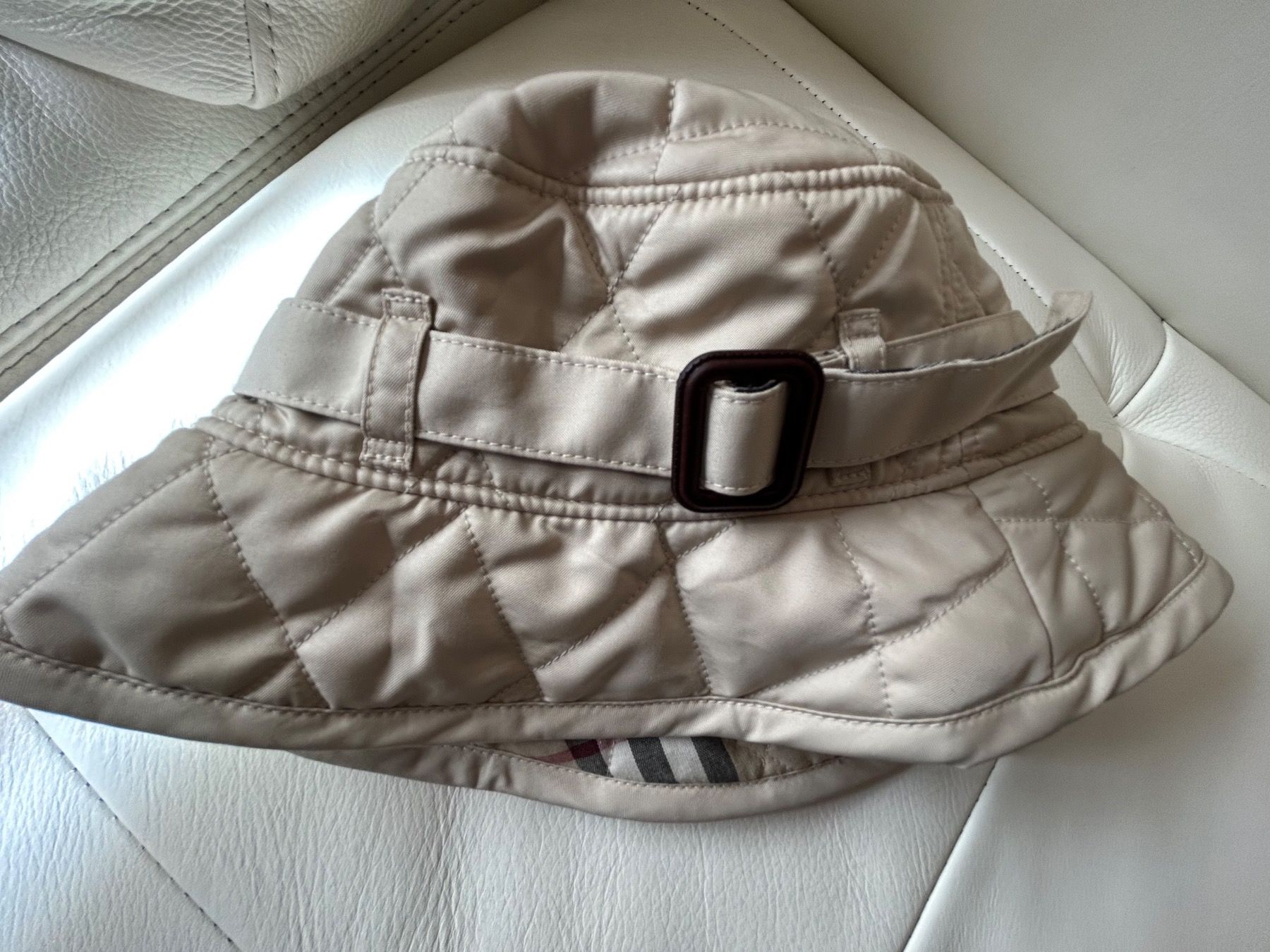 Burberry Hüte, Mützen & Caps: Burberry – Neu (gemäss Beschreibung) aus Pully von Kalissa