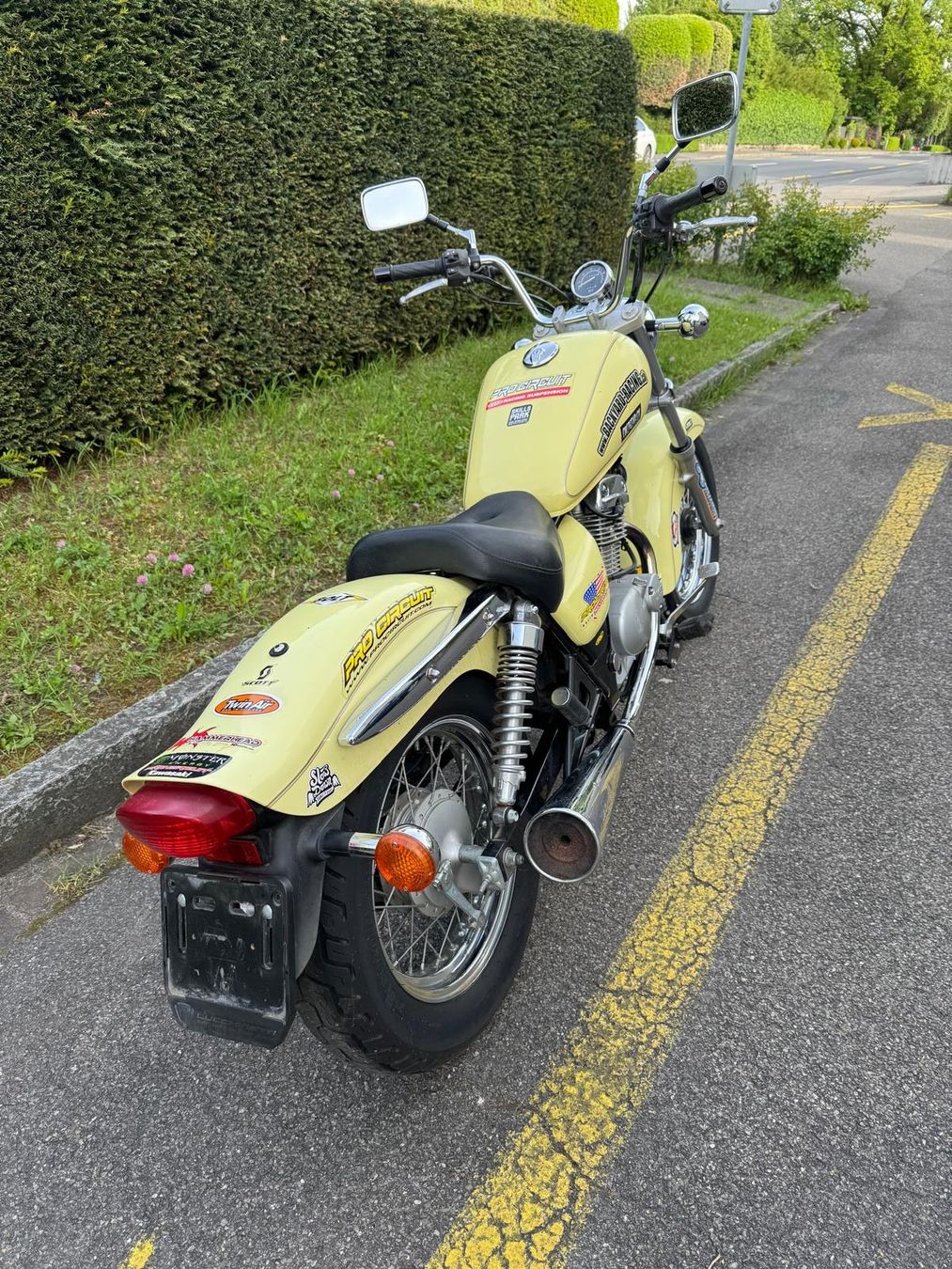 Suzuki Cruisers: Suzuki Chopper 125cc Gelb  – Défectueux à Stallikon par reneesolange 1