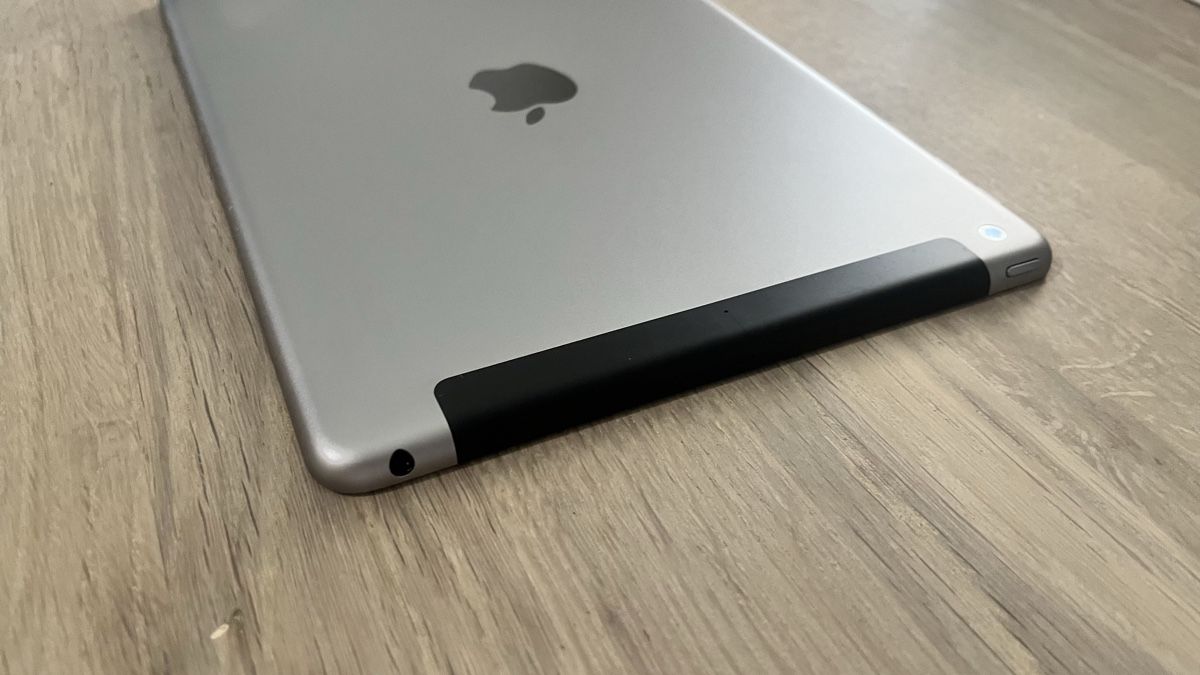 Apple Tablet PC: Apple iPad / Wi-Fi+Cellular 128GB Space Grey – Usato da Uster venduto da Houmou 3