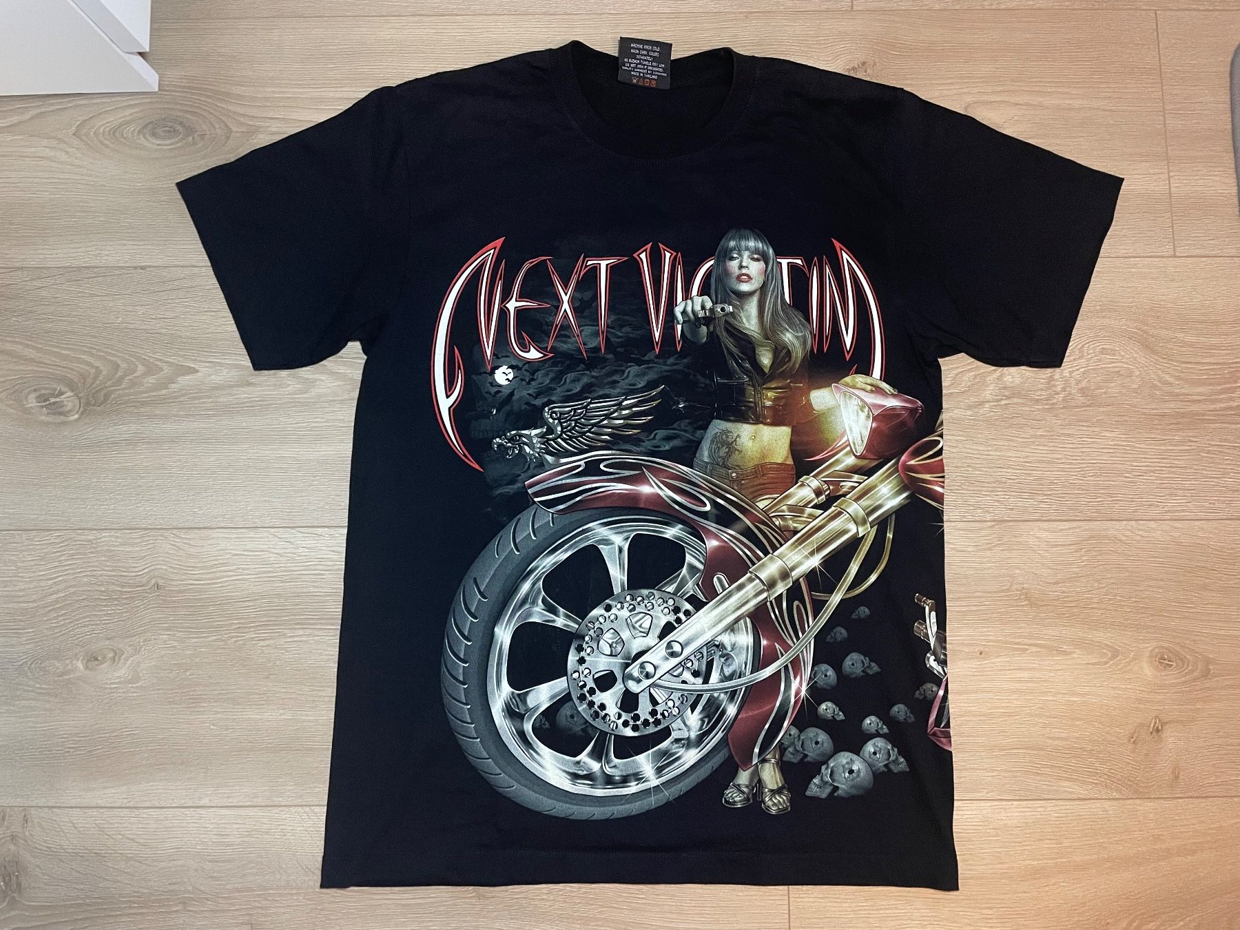 T-Shirts: T-shirt "Next victim" – Gebraucht aus Lucens von lisacc