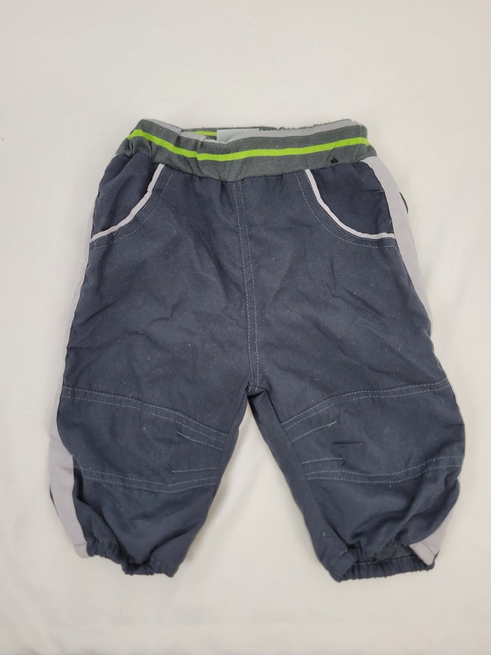 Hosen: DEVIL CHILD Pantalon gris foncé bébé – Gebraucht aus Lausanne von PlusValue_Lausanne
