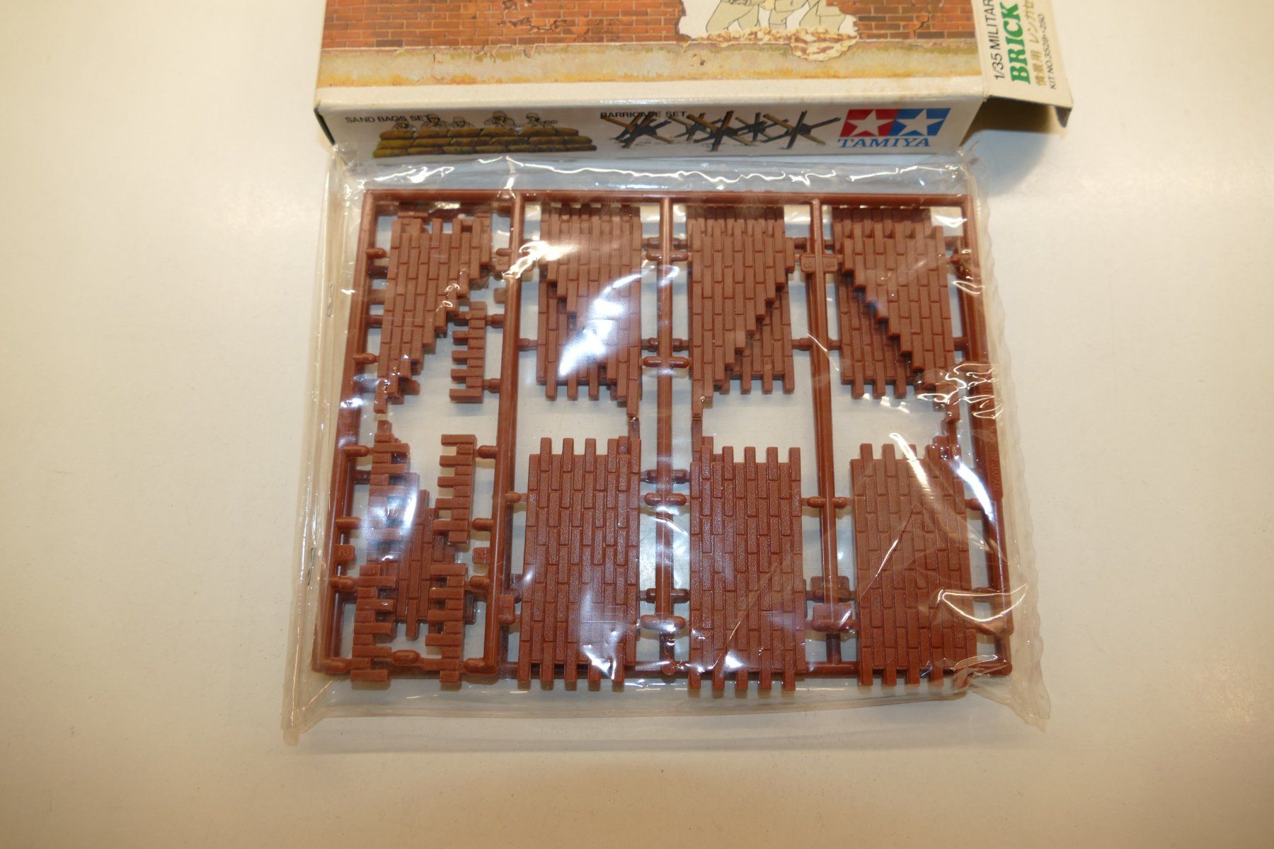 Tamiya Modellbausätze & Standmodelle: Tamiya 1:35: Brick Wall Set – Neu (gemäss Beschreibung) aus Niederhasli von rail-duerst 2