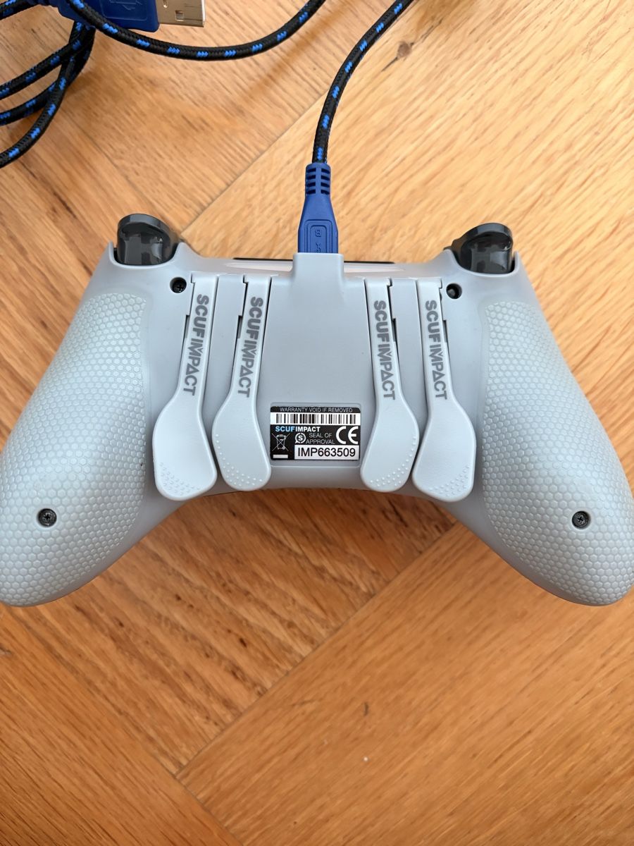 Sony Console: PS4 Pro 1TB + Scuf Controller + Astro Bag – Usato da Zollikon venduto da bet_z5jp 3