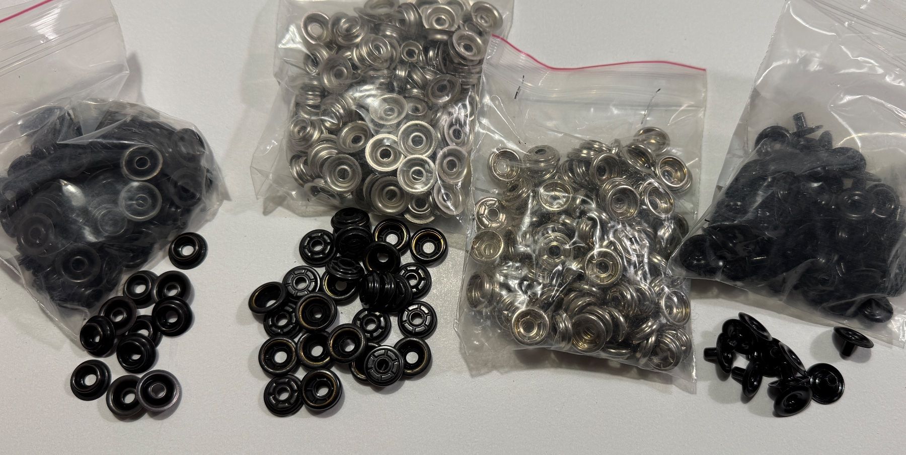 Bottoni: Diverse Druckknöpfe, metall – Nuovo (secondo la descrizione) da Kallnach venduto da schlumpfi