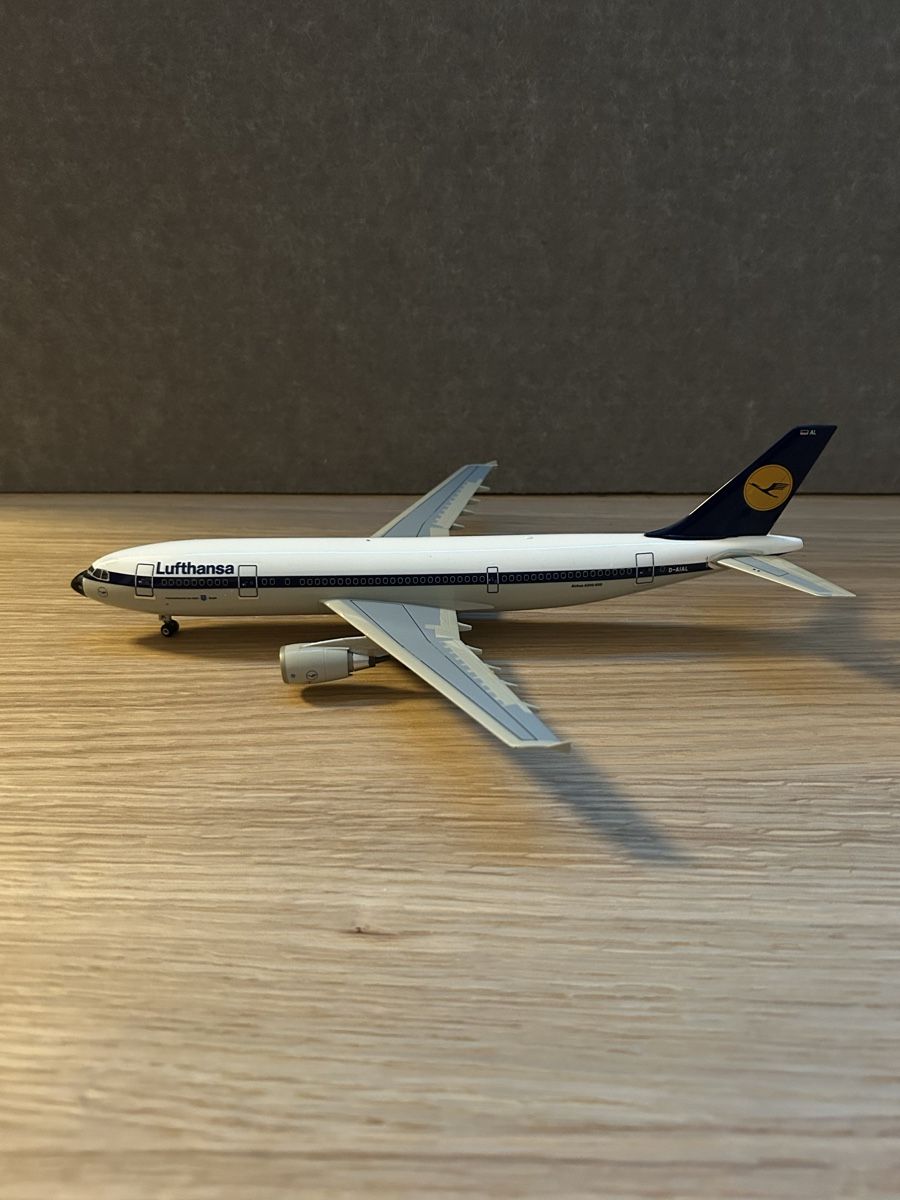 Airbus Kit di modellismo & Modellini statici: Airbus A340 , Massstab 1:200 – Usato da Ennetbaden venduto da pau_h6gg
